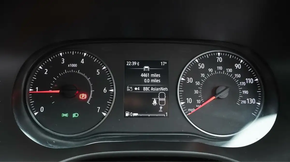 2021-dacia-sandero-10-sce-essential-big-10