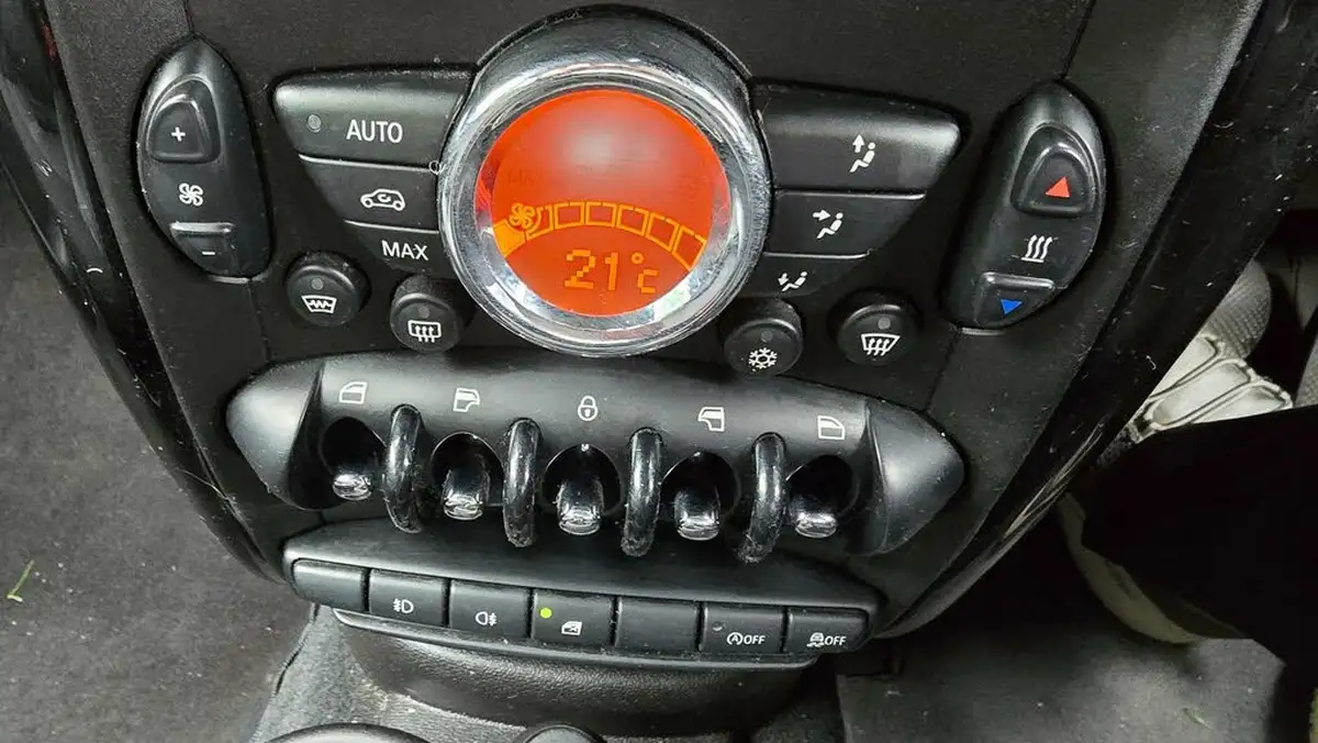 2011-mini-countryman-16-cooper-pepper-big-29