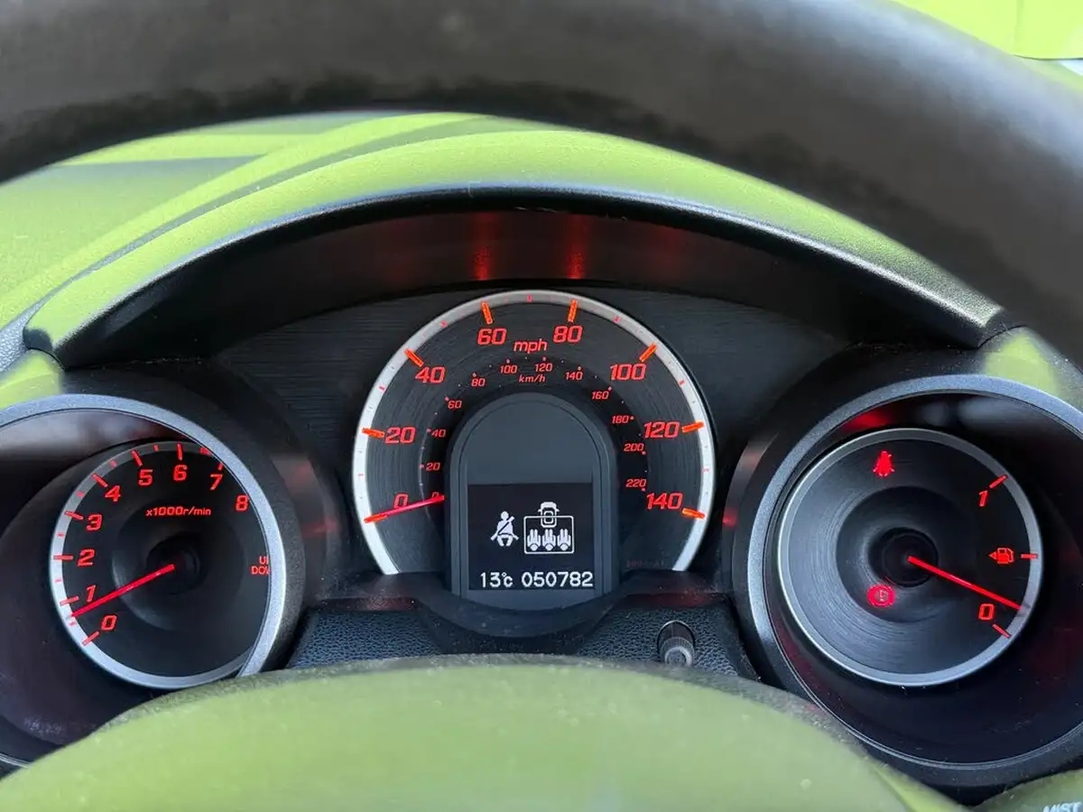 2013-honda-jazz-14-es-big-20