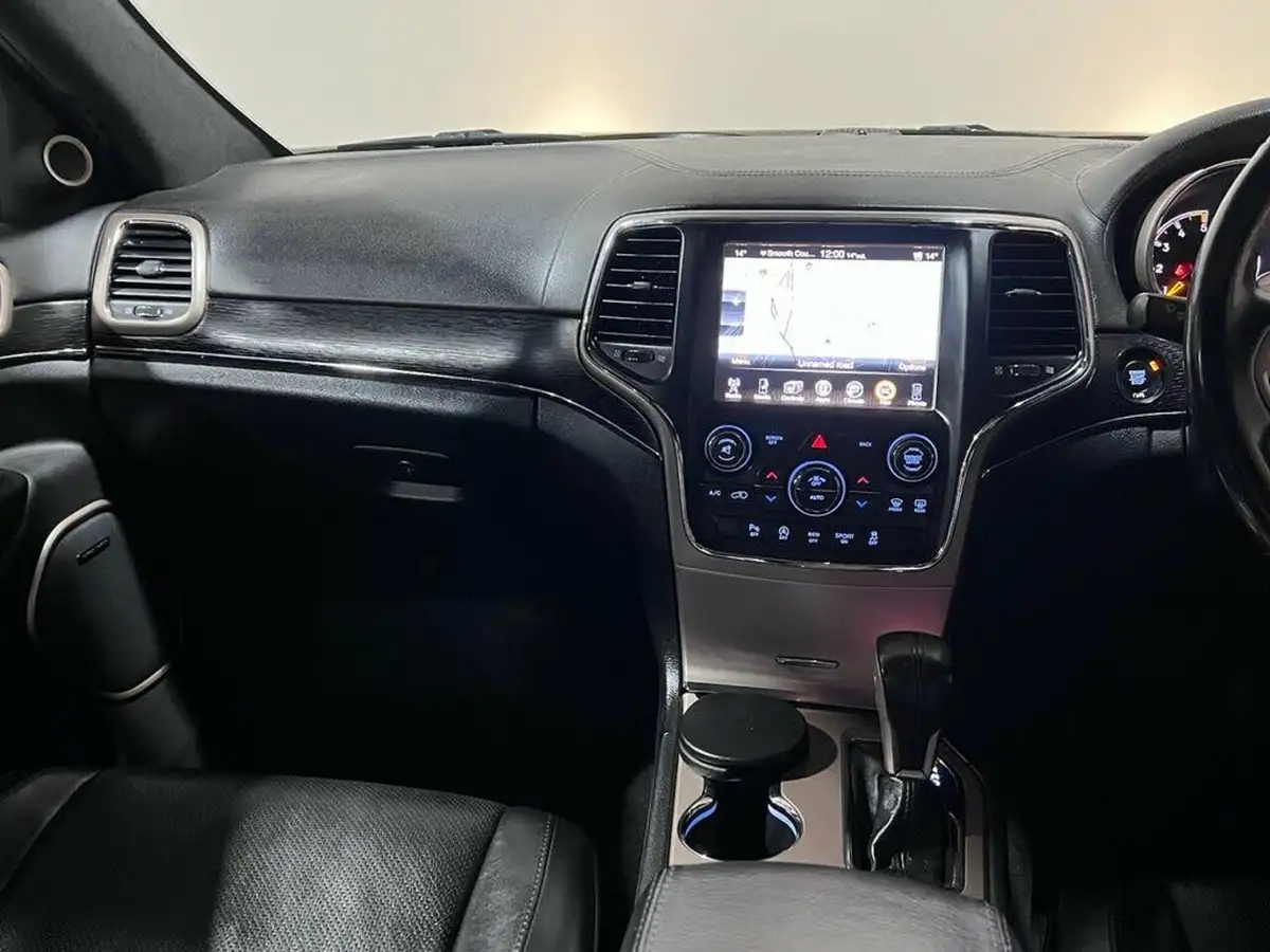 2017-jeep-grand-cherokee-30crd-summit-big-29
