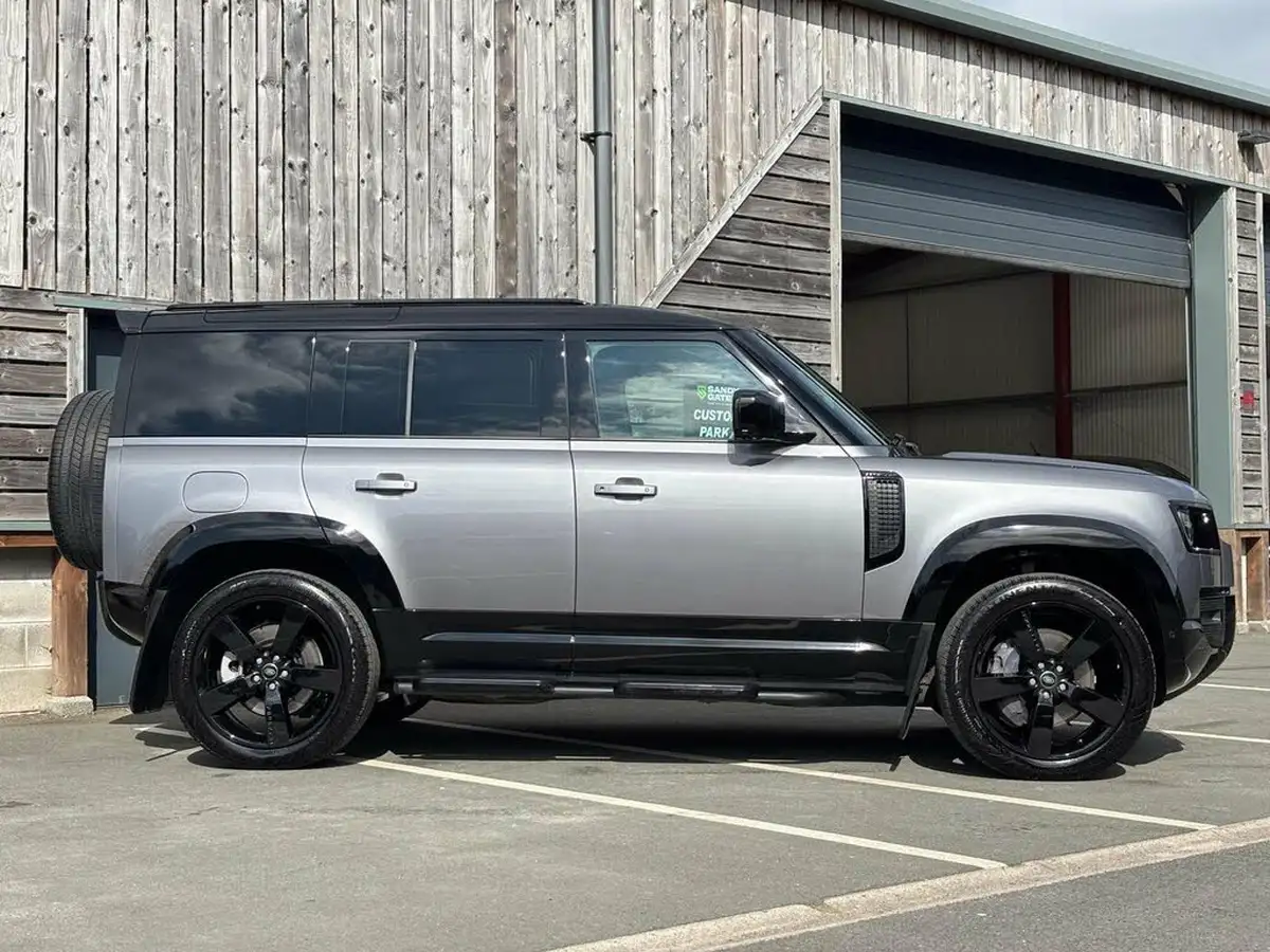 2022-land-rover-110-defender-30-d300-hard-top-hse-110-big-14