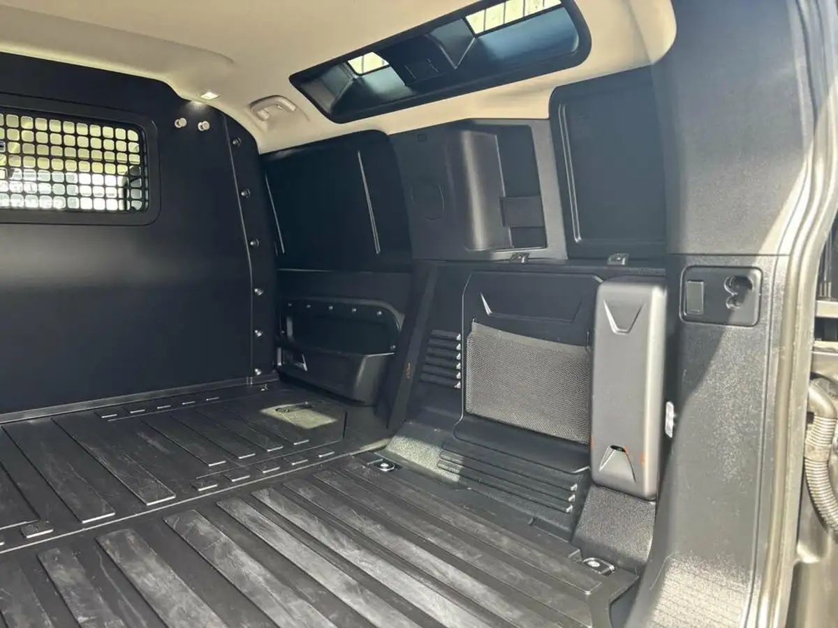2022-land-rover-110-defender-30-d300-hard-top-hse-110-big-42