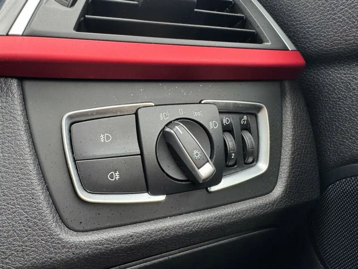 2015-bmw-3-series-15-318i-sport-saloon-4d-big-10