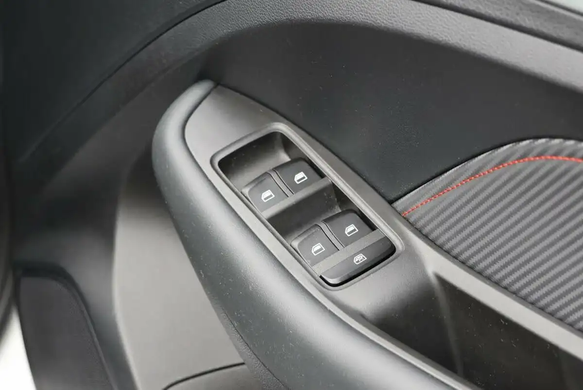 2021-mg-zs-suv-15-vti-tech-exclusive-big-17