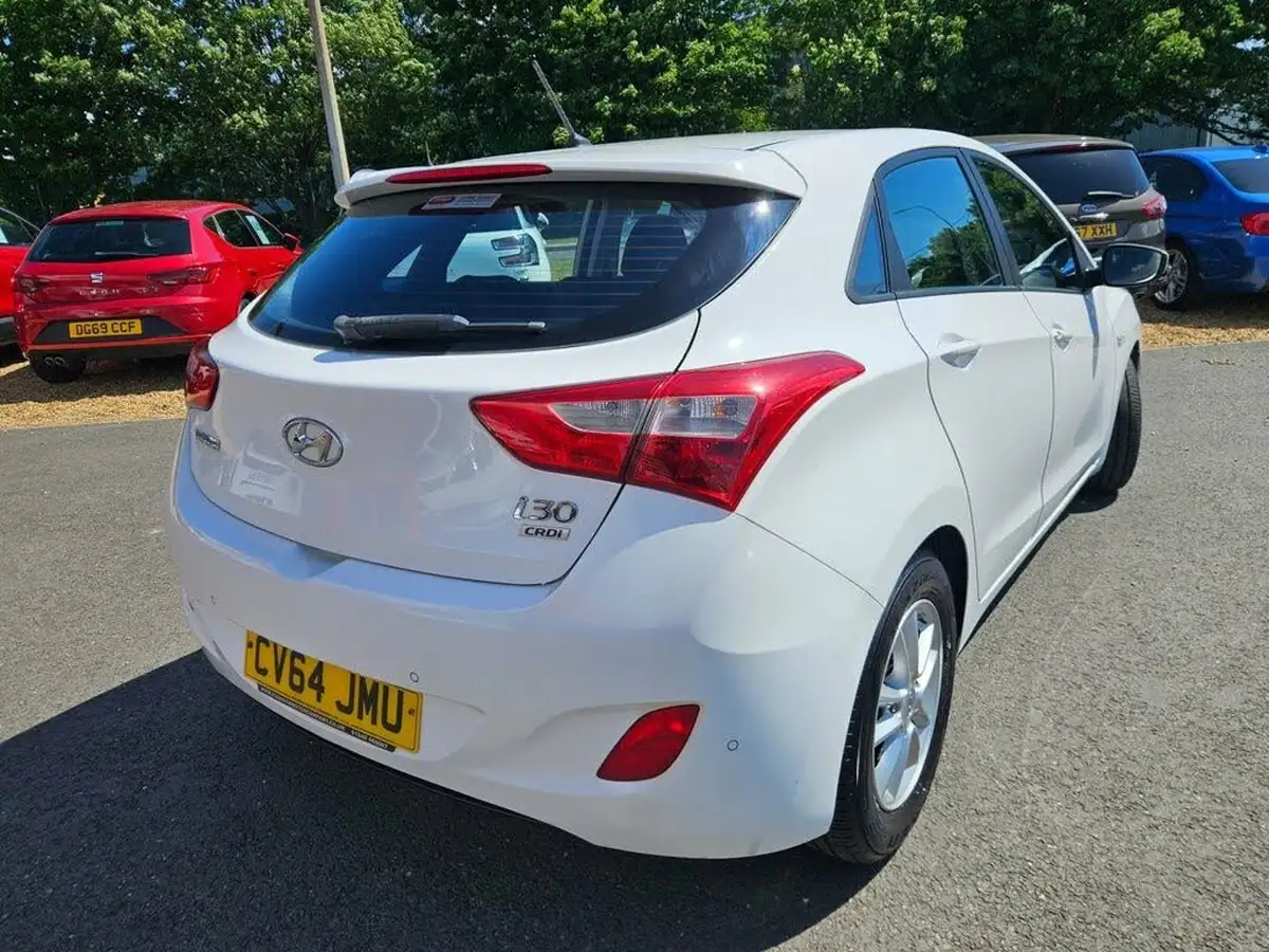 2014-hyundai-i30-16crdi-active-110ps-hatchback-5d-auto-big-10