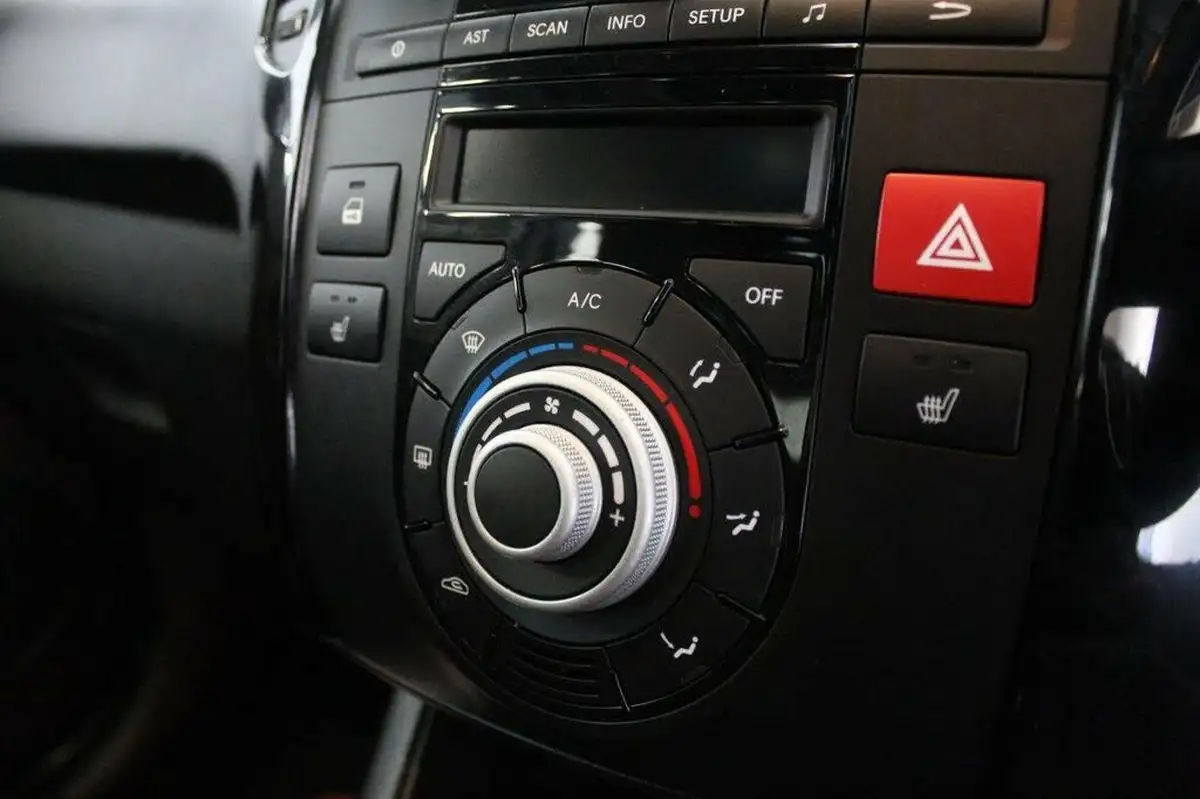 2011-kia-venga-16-3-auto-big-33
