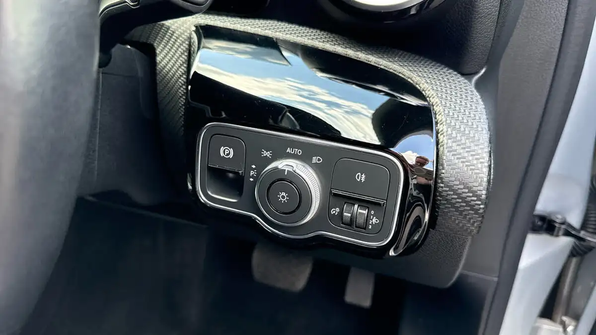2018-mercedes-benz-a-class-15d-a180d-se-116ps-ss-7g-dct-big-22