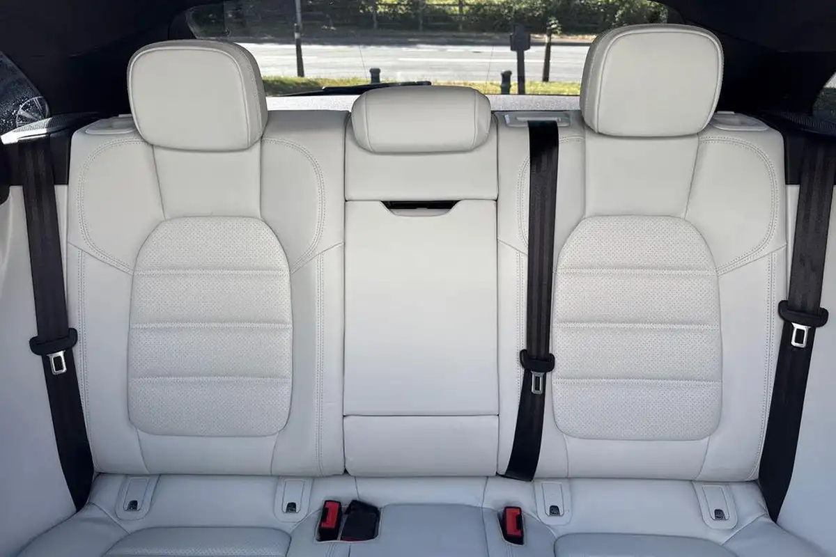 2022-porsche-macan-20-big-27