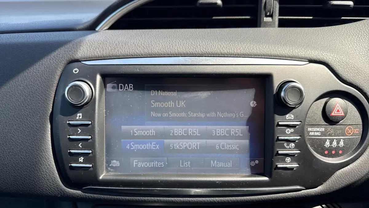 2018-toyota-yaris-15-vvt-i-excel-hybrid-big-11