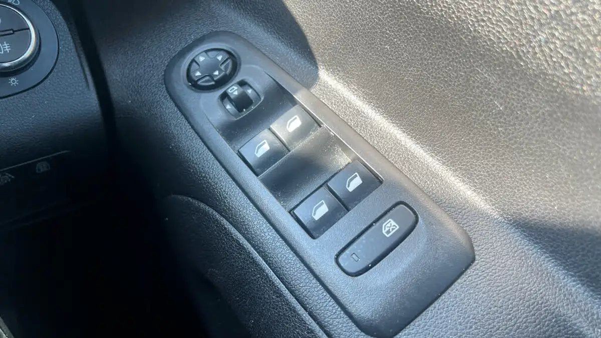 2021-vauxhall-combo-life-15-se-100ps-big-21