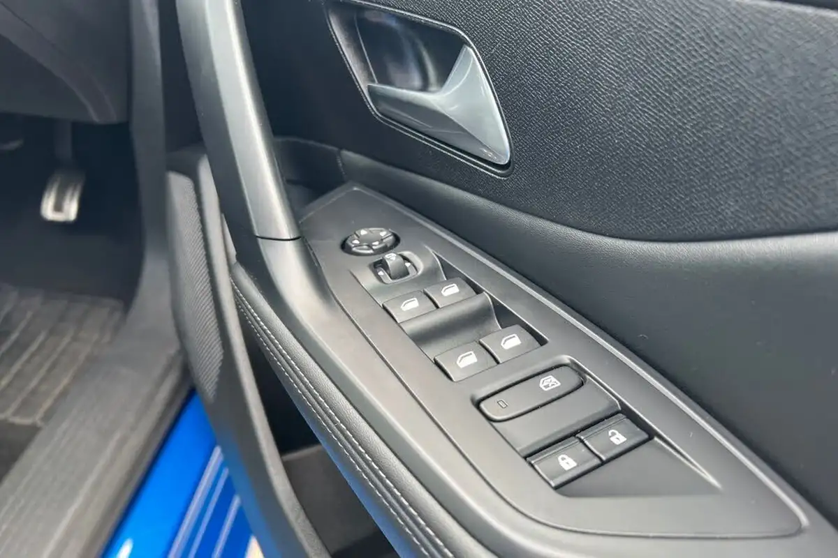2023-peugeot-308-12-puretech-allure-premium-130ps-big-31