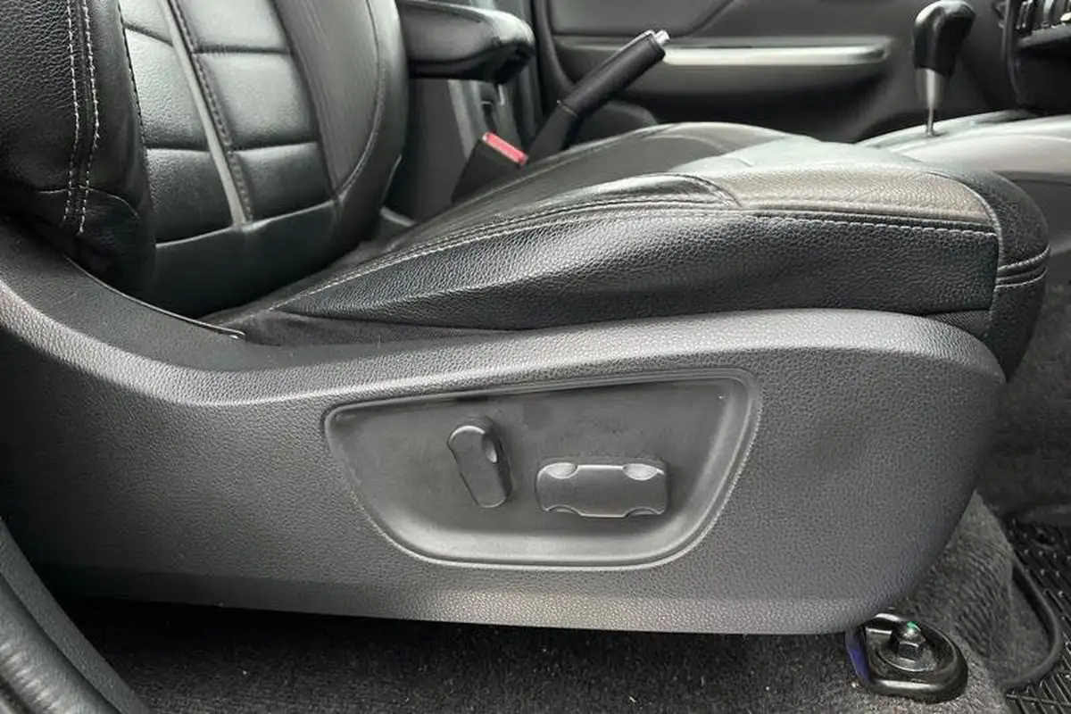 2019-mitsubishi-l200-24di-d-barbarian-eu6b-auto-big-16