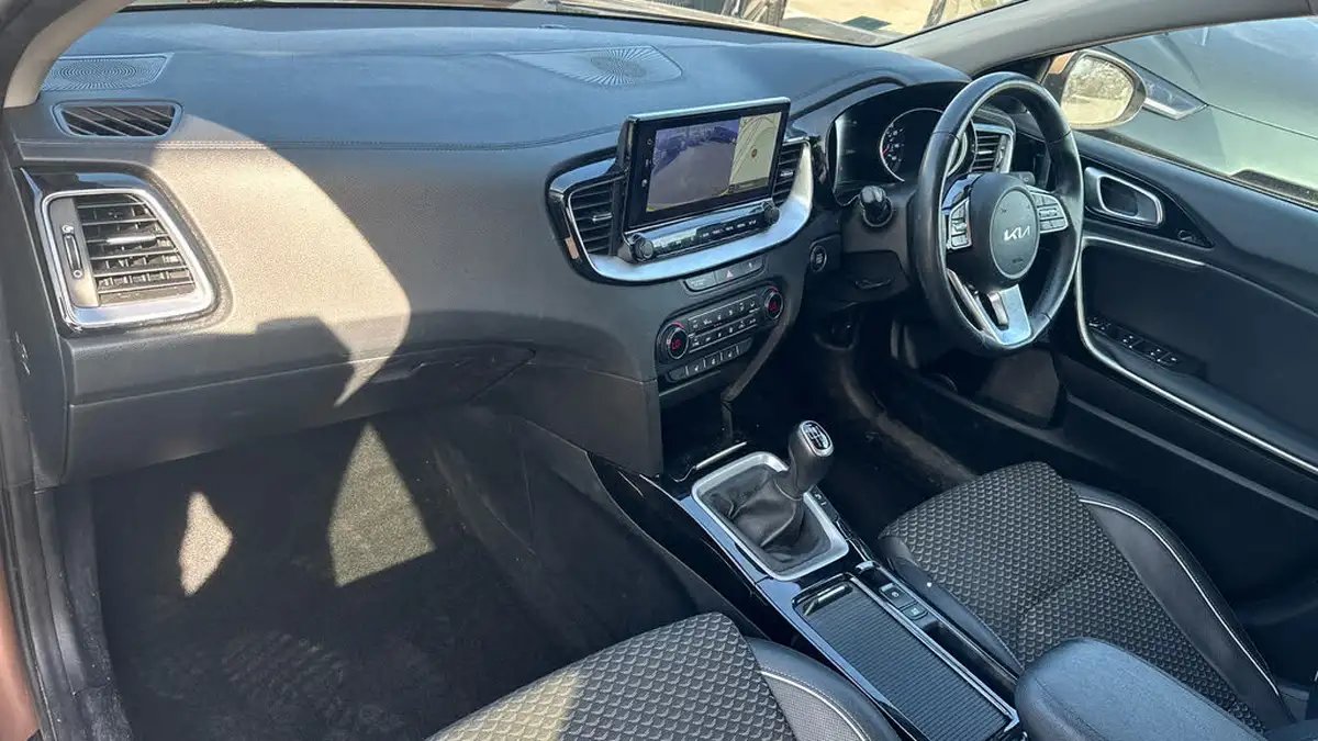 2022-kia-xceed-15-t-gdi-3-big-9