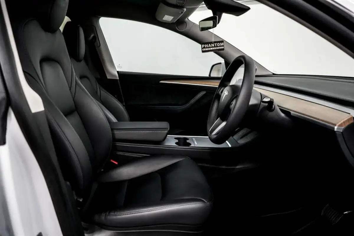 2022-tesla-model-y-e-long-range-big-18