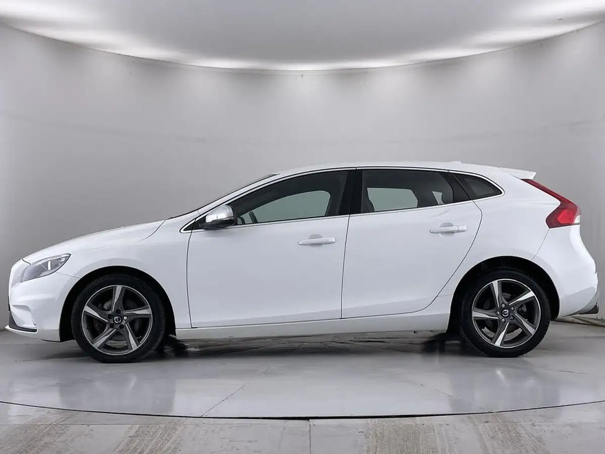 2016-volvo-v40-20-t2-r-design-big-15