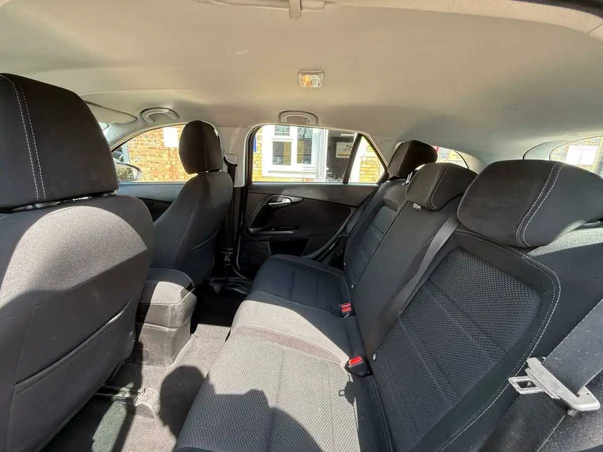 2017-fiat-tipo-14-tjet-lounge-station-wagon-big-13