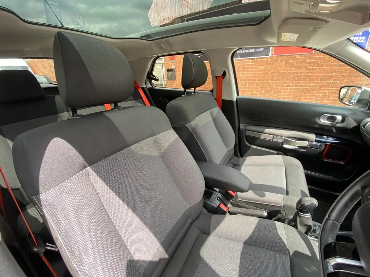 2017-citroen-c4-cactus-12-puretech-rip-curl-big-9