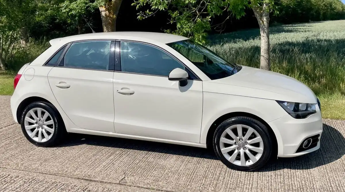 2013-audi-a1-12-sportback-5d-big-22