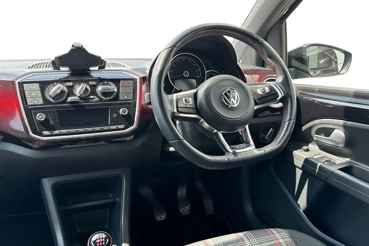 2018-volkswagen-up-10-gti-5d-big-17
