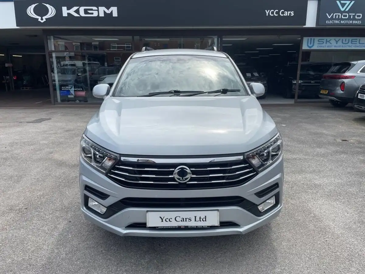2019-kgm-ssangyong-turismo-22td-ex-big-1