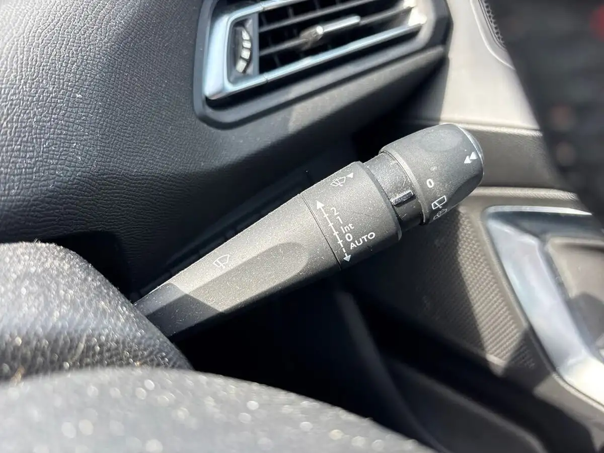 2018-peugeot-308-sw-12-puretech-gt-line-big-25