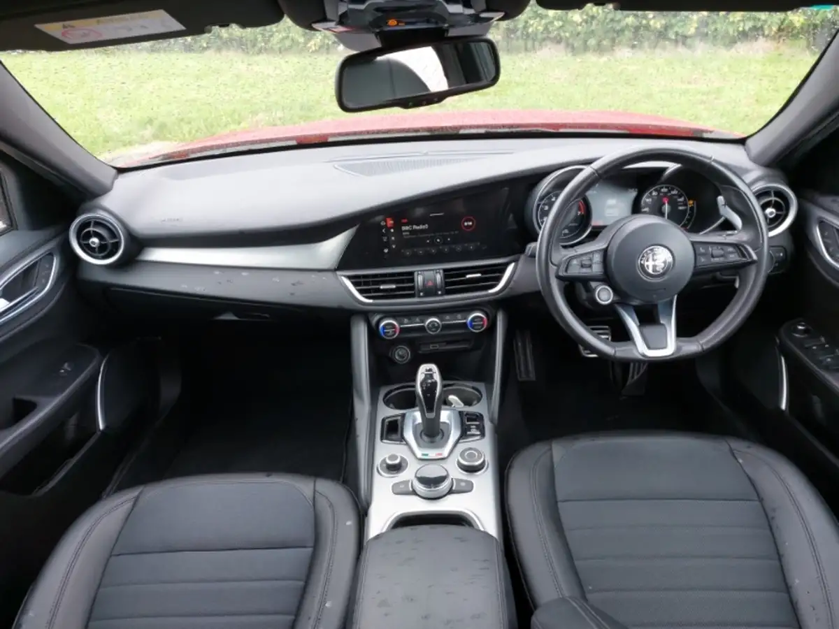 2022-alfa-romeo-giulia-20-sprint-197bhp-big-2