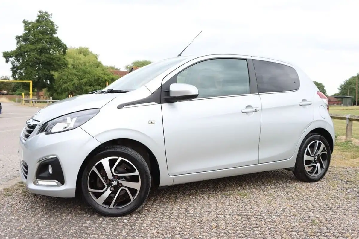 2015-peugeot-108-12-allure-vti-puretech-hatchback-5d-big-8