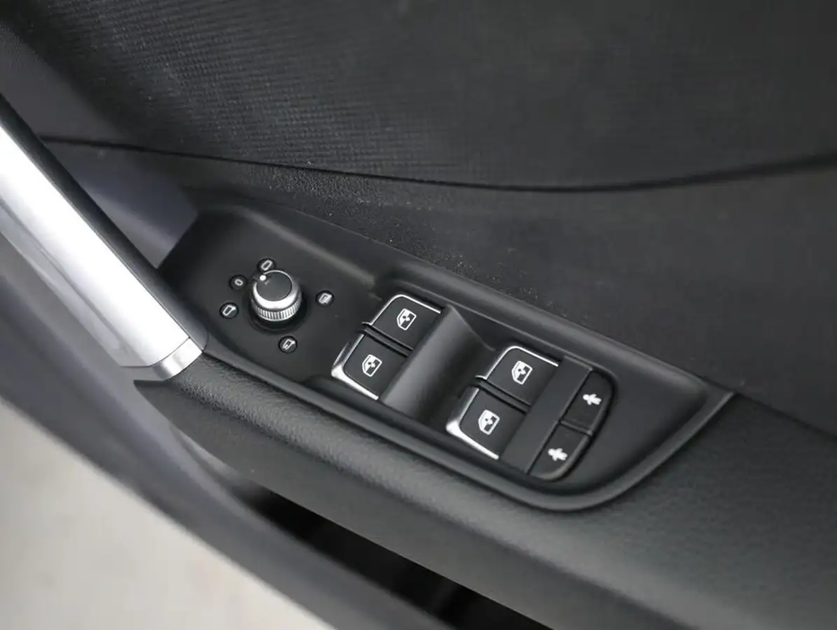 2022-audi-q2-10-30-tfsi-sport-big-37