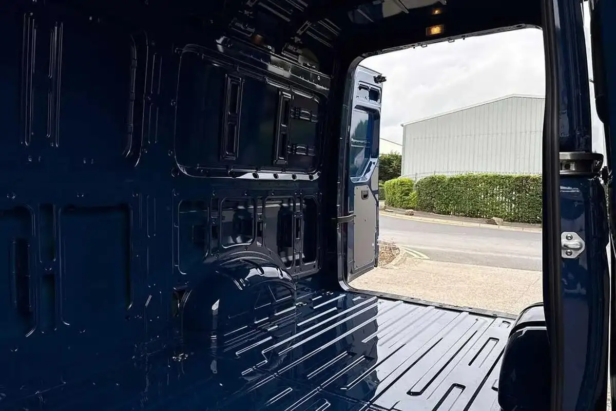 2025-volkswagen-crafter-20tdi-cr35-mwb-commerce-140pseu6d-panel-van-big-27