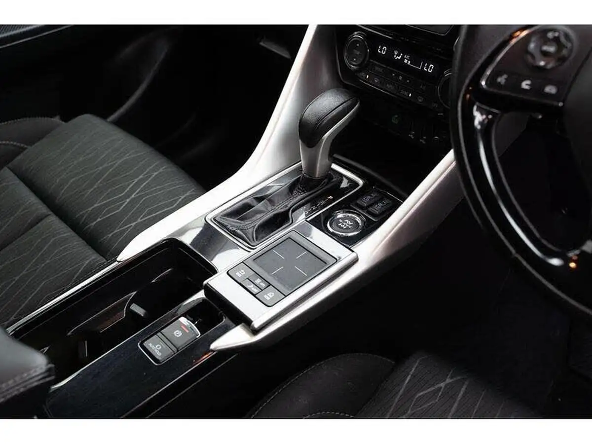 2018-mitsubishi-eclipse-cross-15-3-4wd-auto-big-23