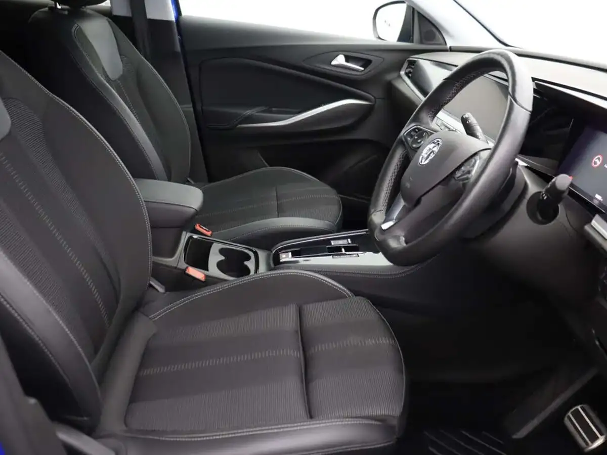 2023-vauxhall-grandland-16-gs-225ps-big-30