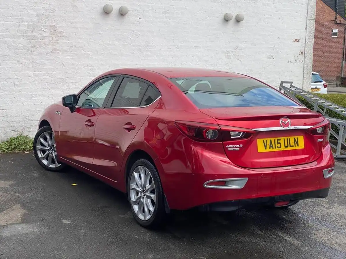 2015-mazda-mazda3-20-sport-nav-120ps-fastback-4d-big-9