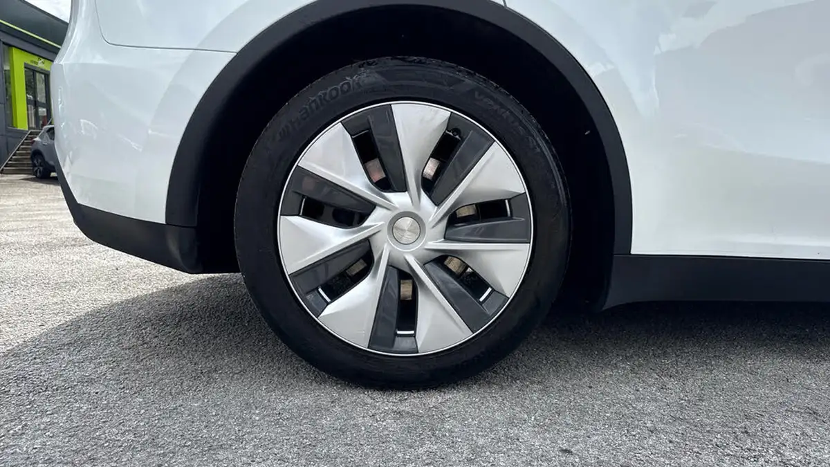2024-tesla-model-y-e-long-range-306bhp-awd-big-18