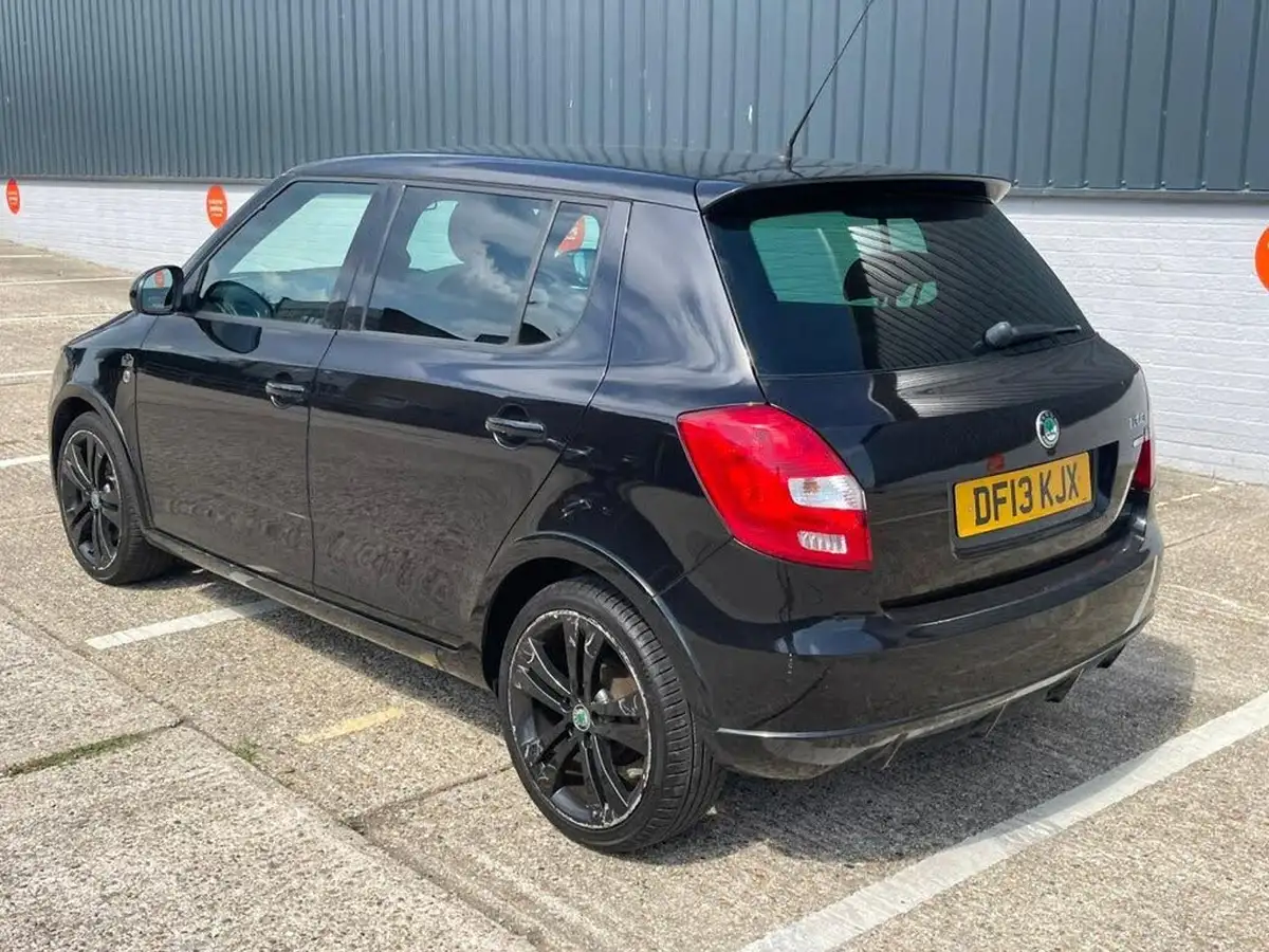 2013-skoda-fabia-16td-monte-carlo-big-22