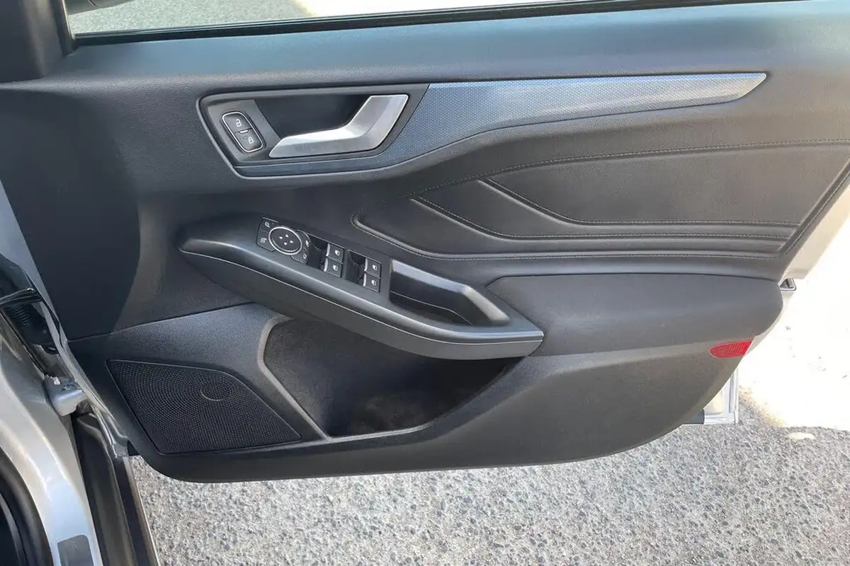 2020-ford-focus-15-active-hatchback-auto-big-17