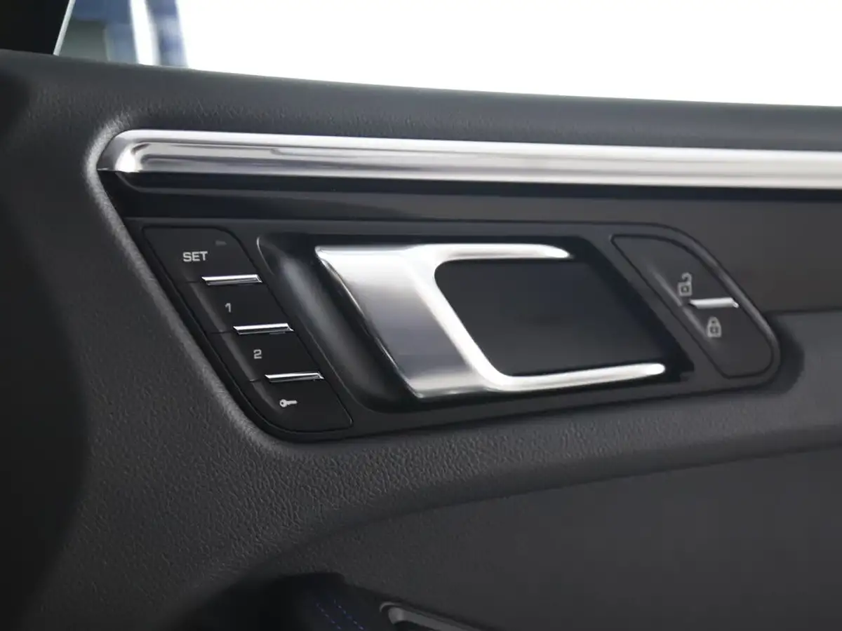 2025-porsche-macan-20-big-42