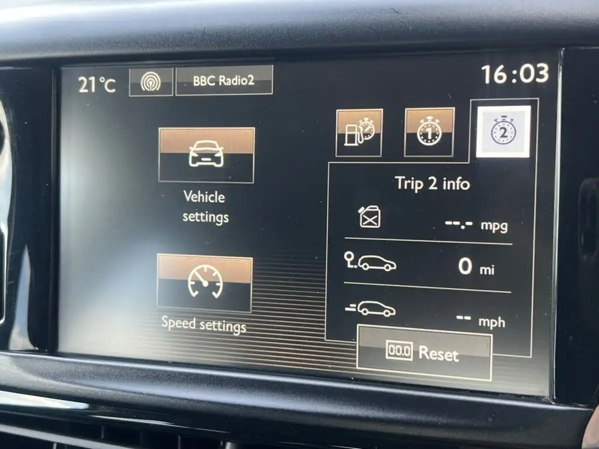 2015-peugeot-2008-crossover-12-puretech-allure-82bhp-big-32