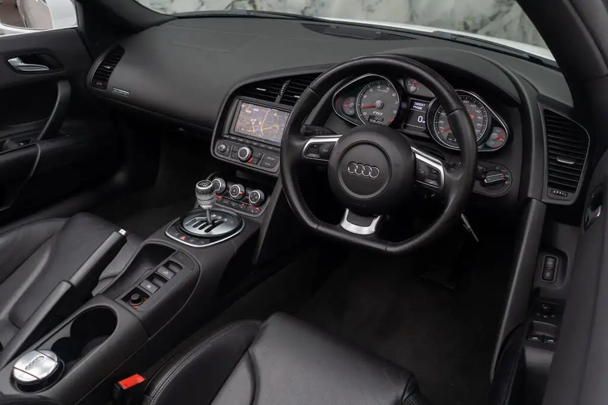 2012-audi-r8-42-quattro-spyder-convertible-big-8