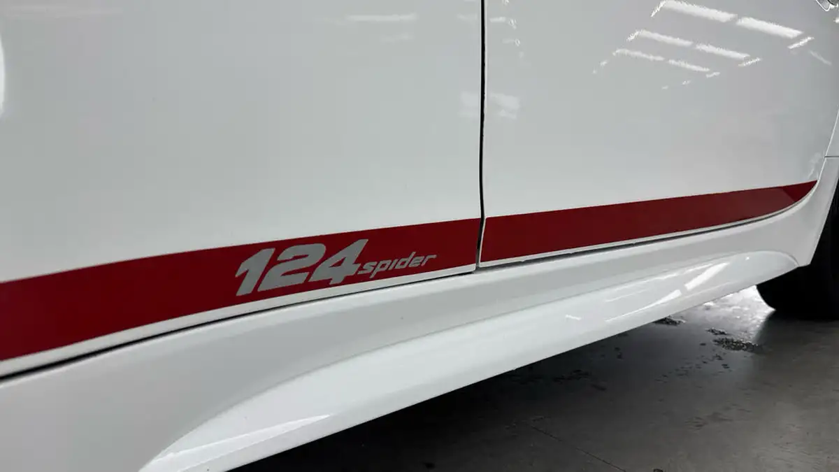 2018-fiat-124-14-multiair-124-spider-s-design-big-36