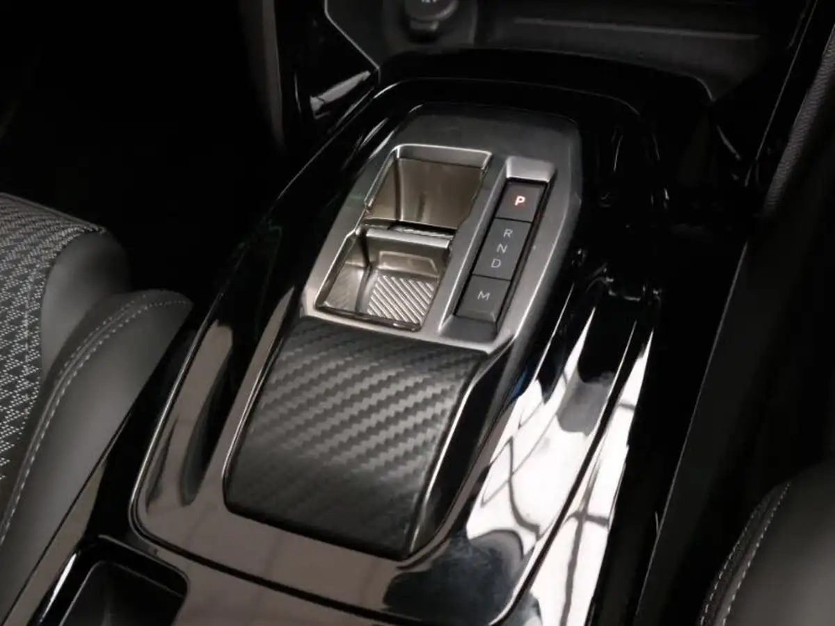 2023-peugeot-2008-suv-12-puretech-gt-130ps-hatchback-eat8-big-14