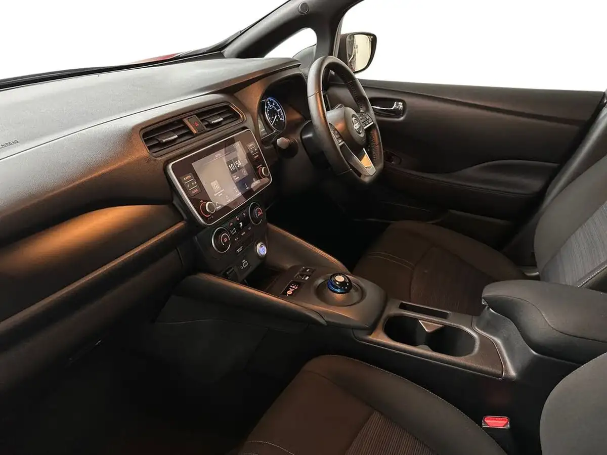 2021-nissan-leaf-e-acenta-big-10