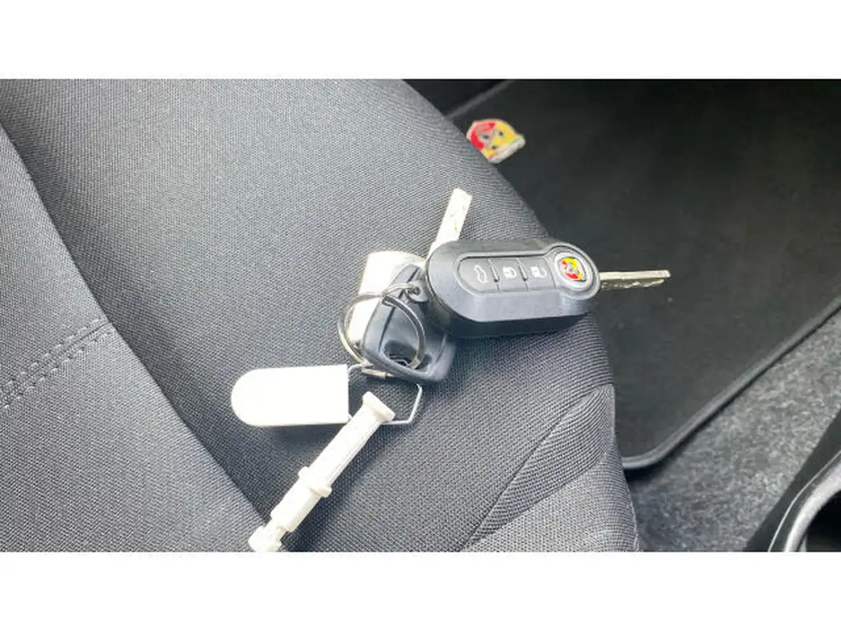 2018-abarth-595-14-tjet-big-19
