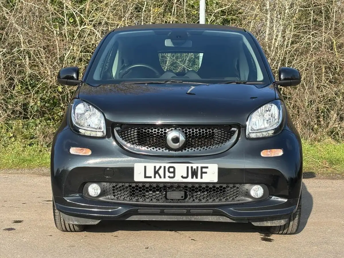 2019-smart-fortwo-10-urban-shadow-edition-big-11