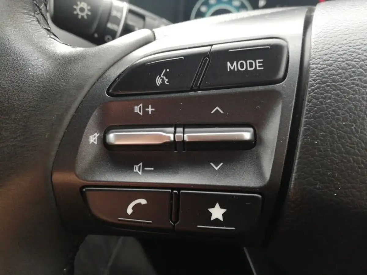 2022-hyundai-kona-16-gdi-se-connect-big-12