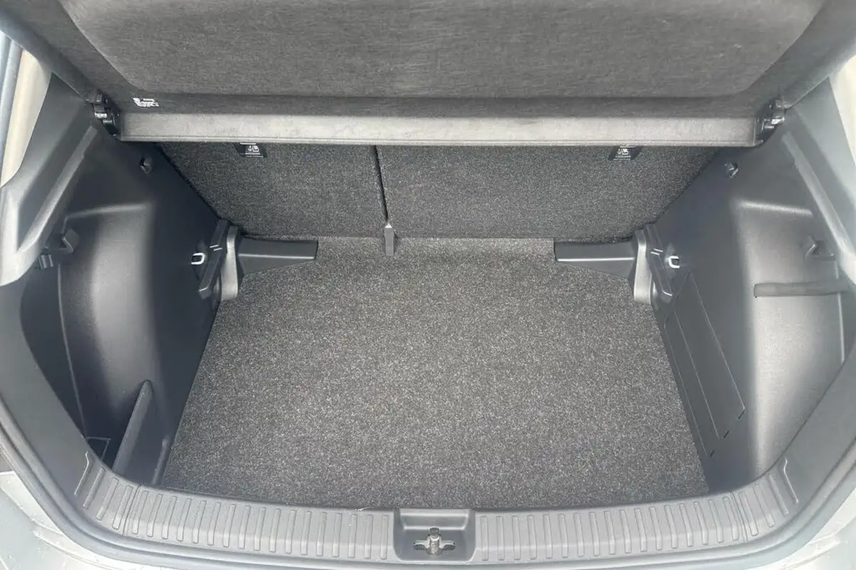 2023-skoda-fabia-10-mpi-colour-edition-big-13
