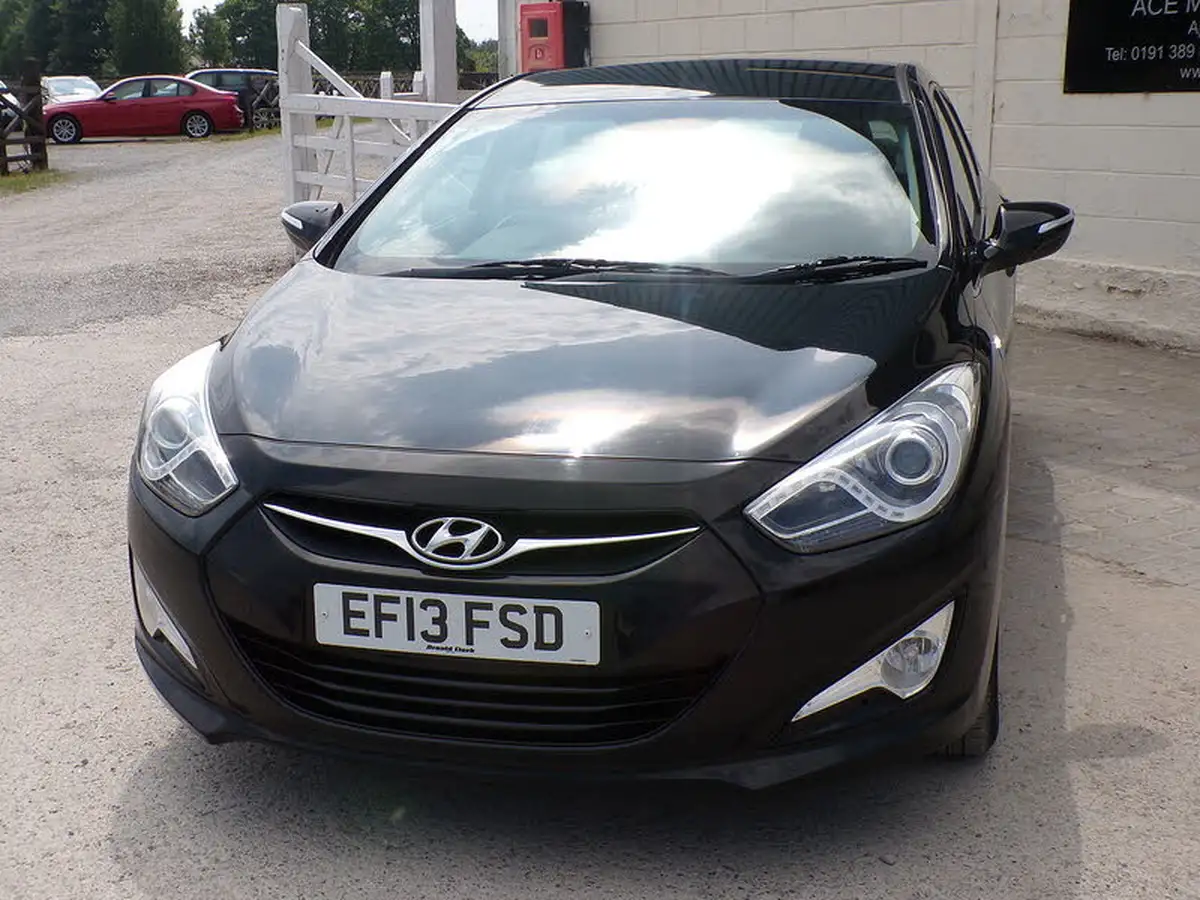 2013-hyundai-i40-17td-active-136ps-saloon-4d-big-2