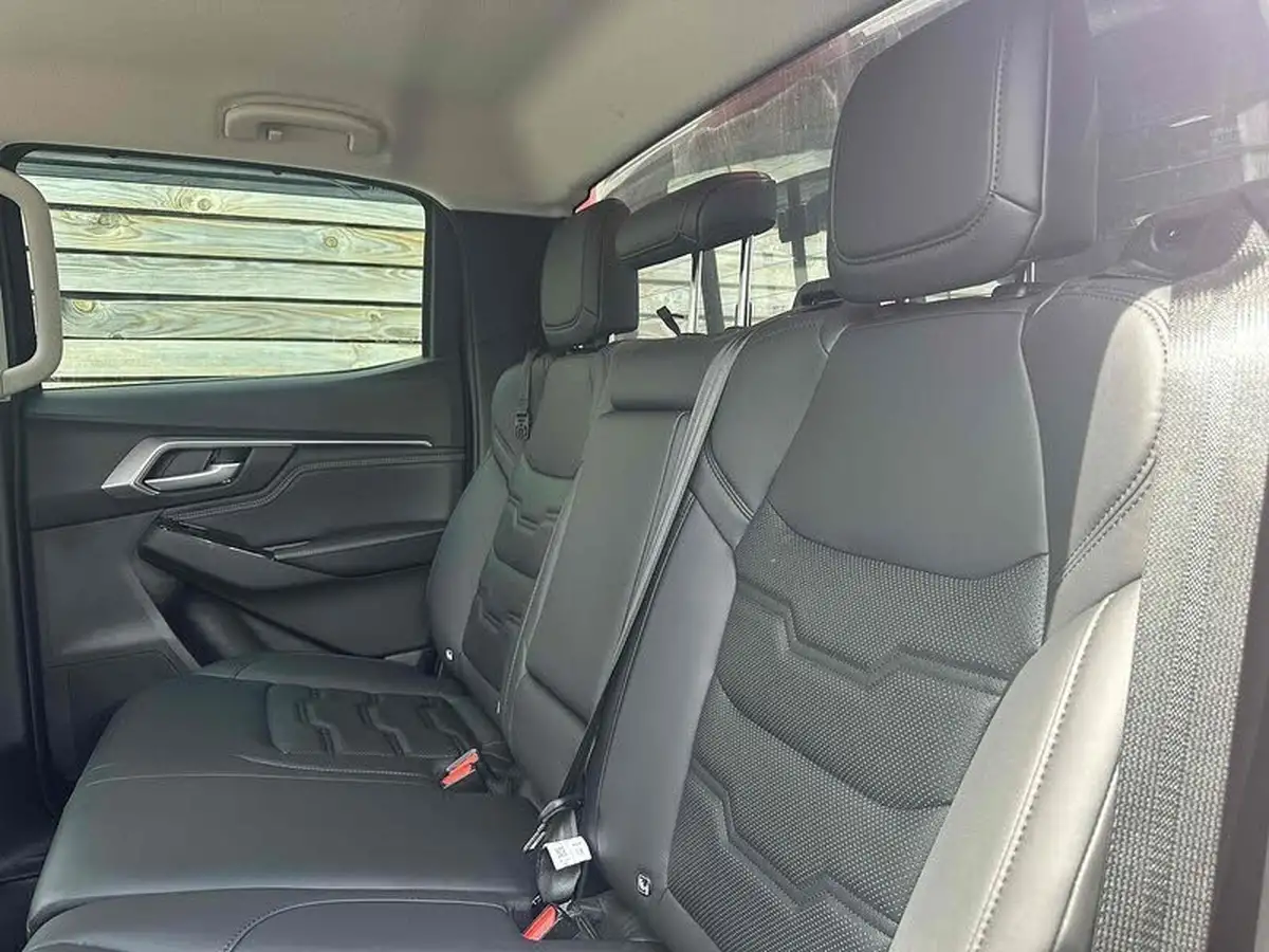 2023-isuzu-d-max-19td-dl40-big-20