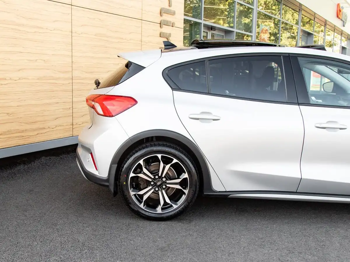 2019-ford-focus-15t-active-x-hatchback-big-6