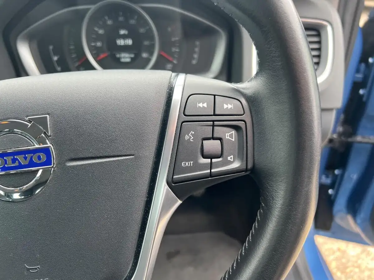 2016-volvo-v60-20td-d4-se-geartronic-big-16