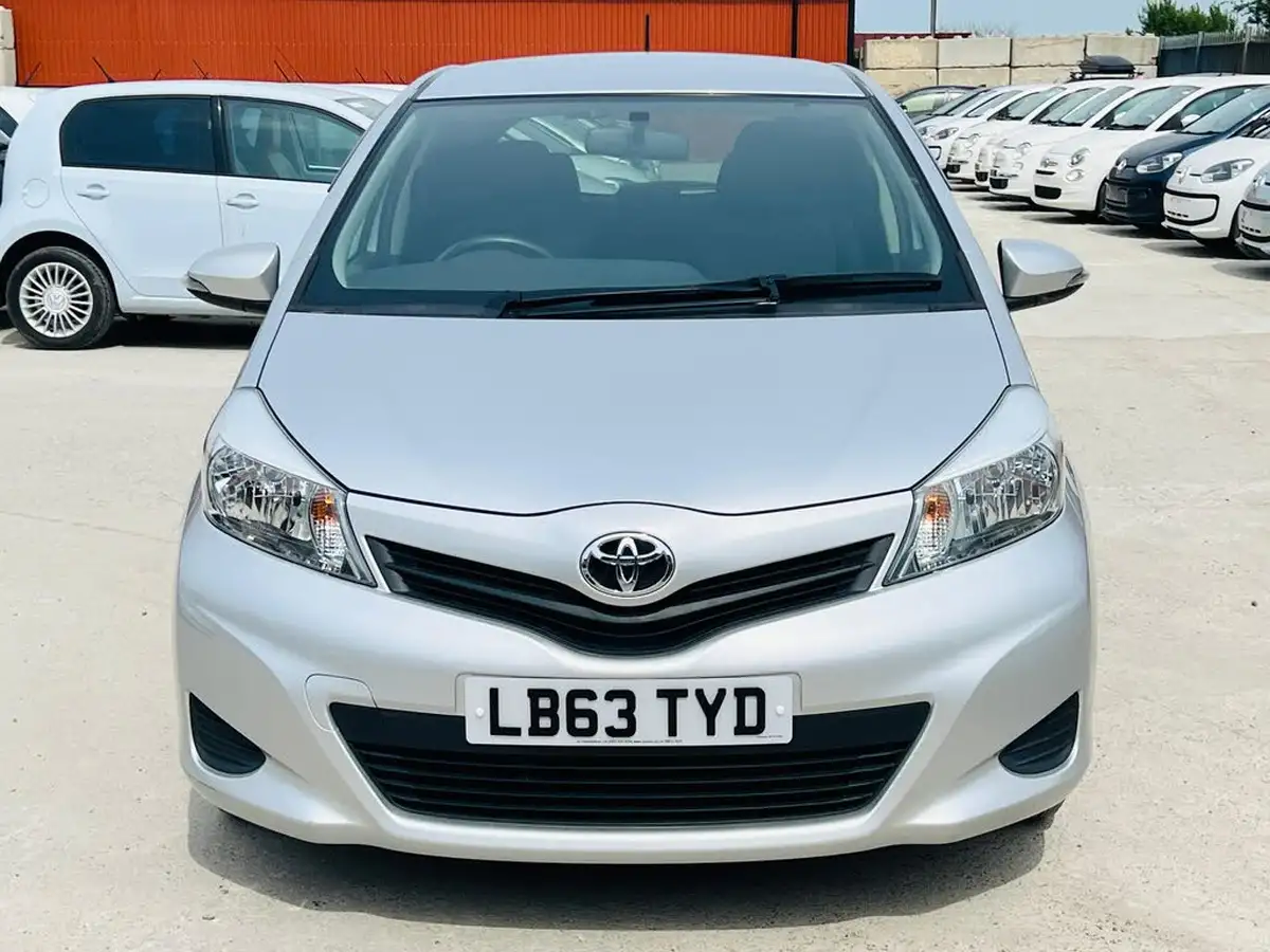 2014-toyota-yaris-133-tr-5d-m-drive-s-big-7